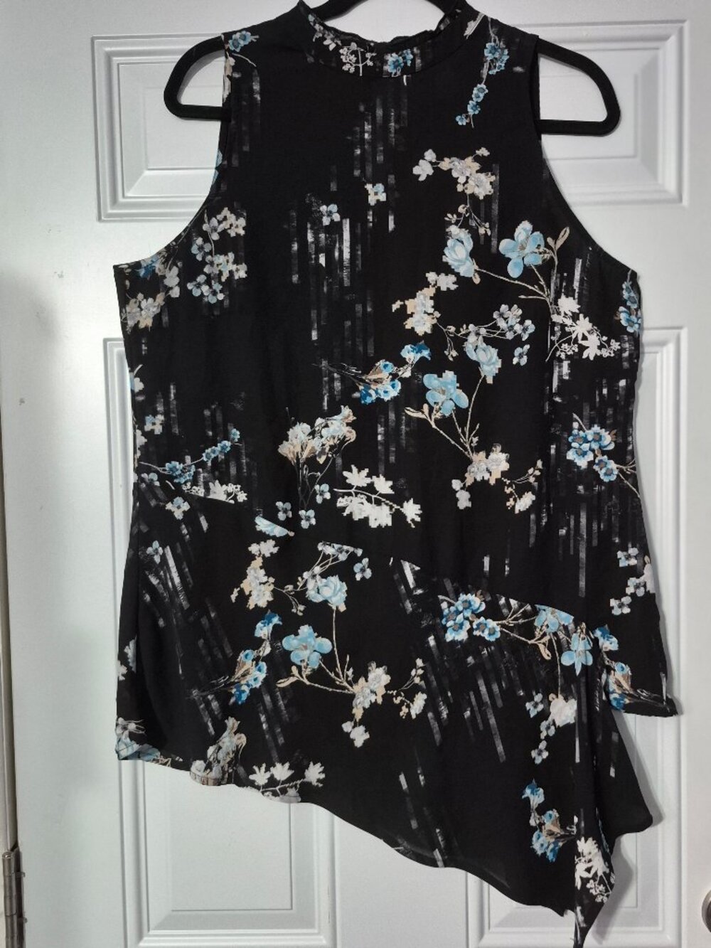 Gorgeous Top. White House/Black Market ..Size Large